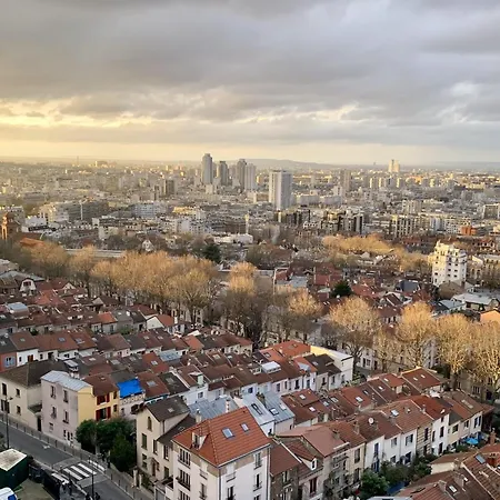 Skyscrapers With A View Of Montmartre Apartment